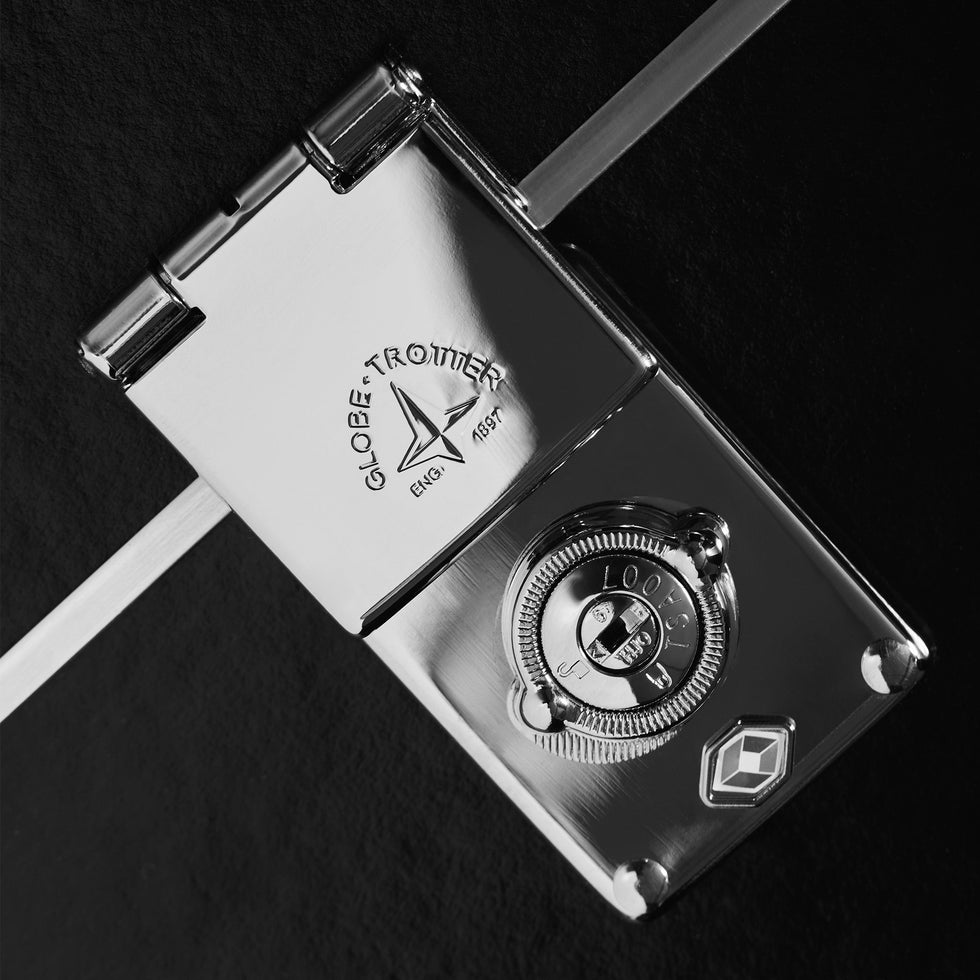 Globe-Trotter | Metropolis | Check-In | Black | Luxury Check-In
