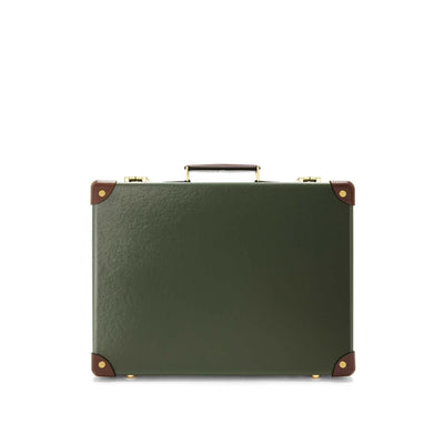 Attaché