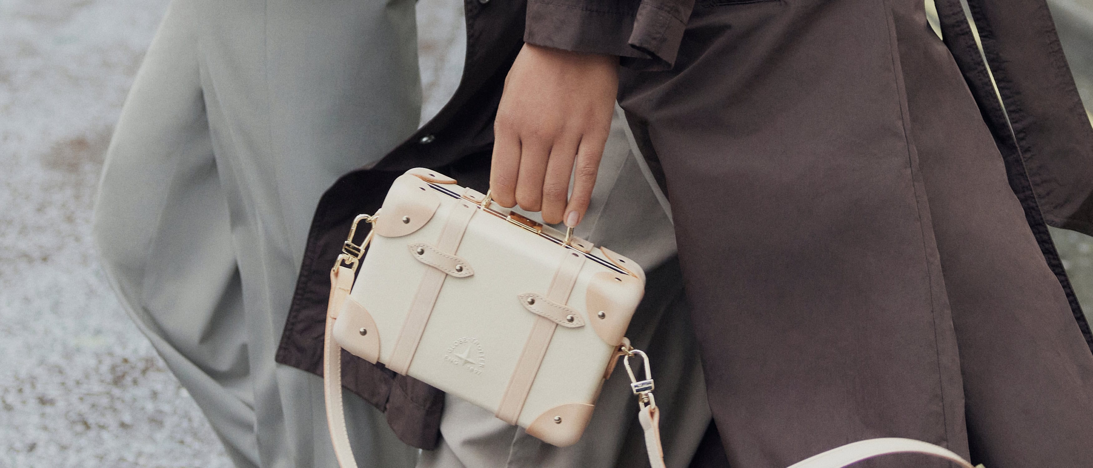 GLOBE-TROTTER グローブトロッター 2WAYバッグ  レザー 1004955   ホワイト レディース / 240001183682 バッグ - グローブ・トロッター（Globe-Trotter）日本公式